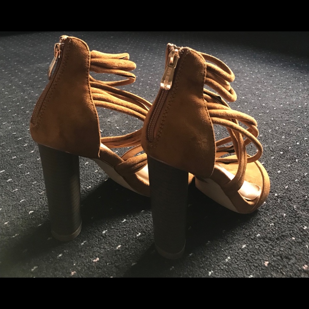 Cape Ribbon Block Heel - Picture 2 of 3